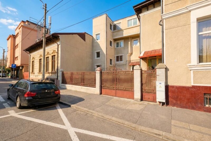 Parcul Carol Townhouse urban renovat  Rond Regina Maria